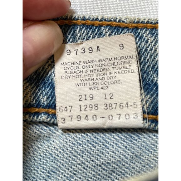 Vintage Levi's Denim Cut off Distressed High Waisted Shorts Size 7 - Picture 7 of 8